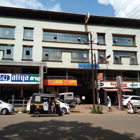 A.R.Residency Hotel Kunnamangalam Zewnętrze zdjęcie