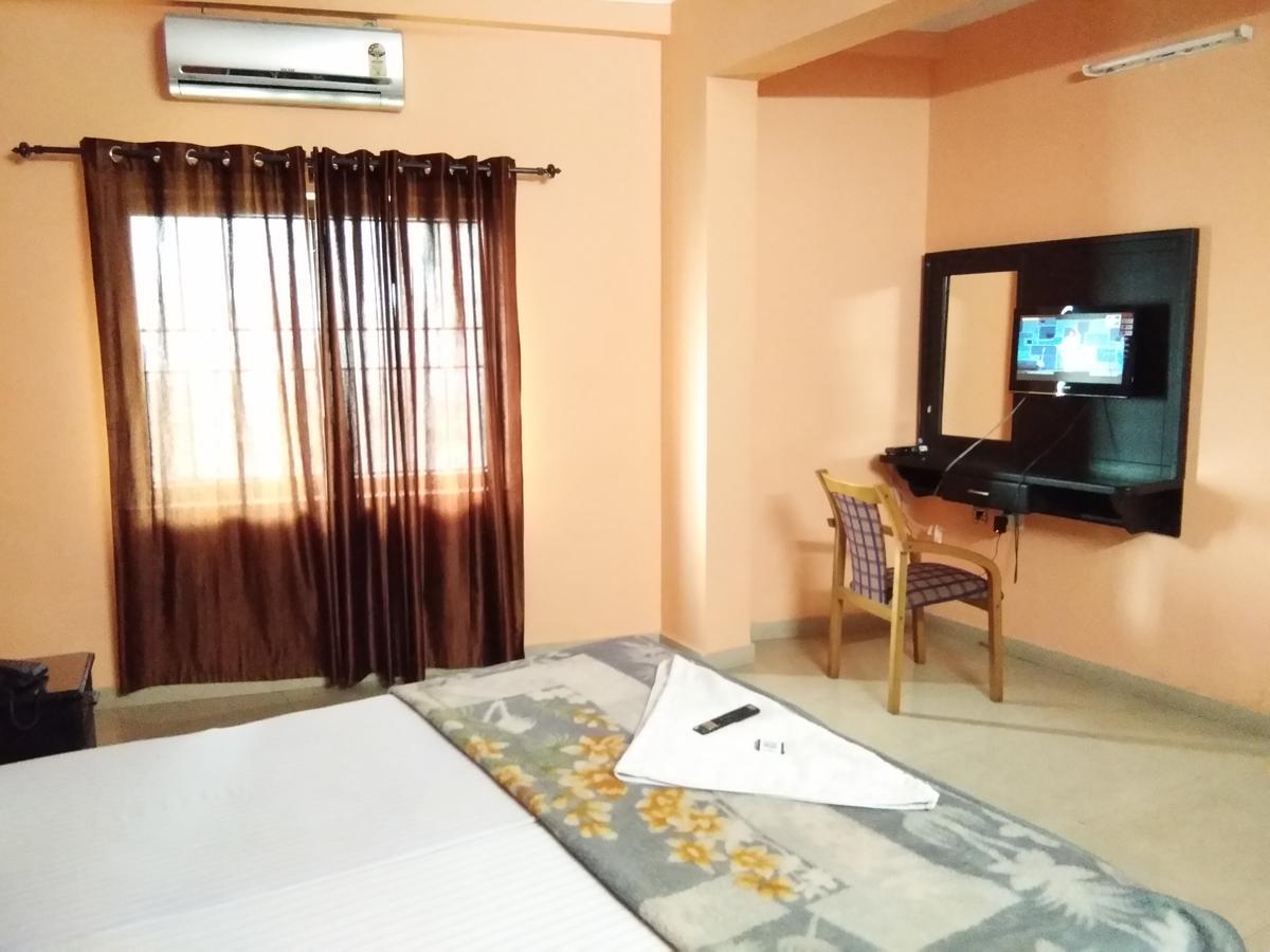 A.R.Residency Hotel Kunnamangalam Zewnętrze zdjęcie