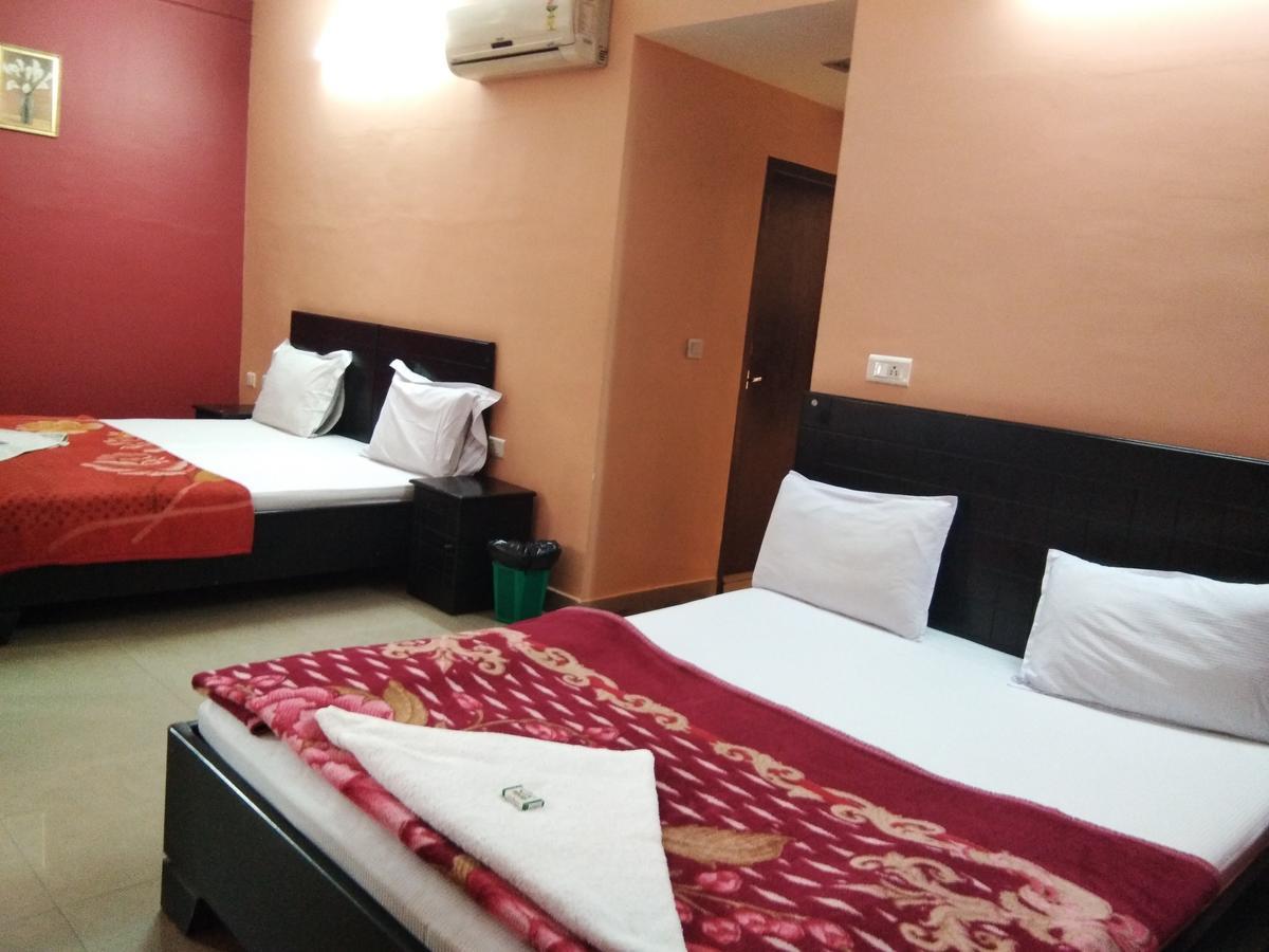 A.R.Residency Hotel Kunnamangalam Zewnętrze zdjęcie