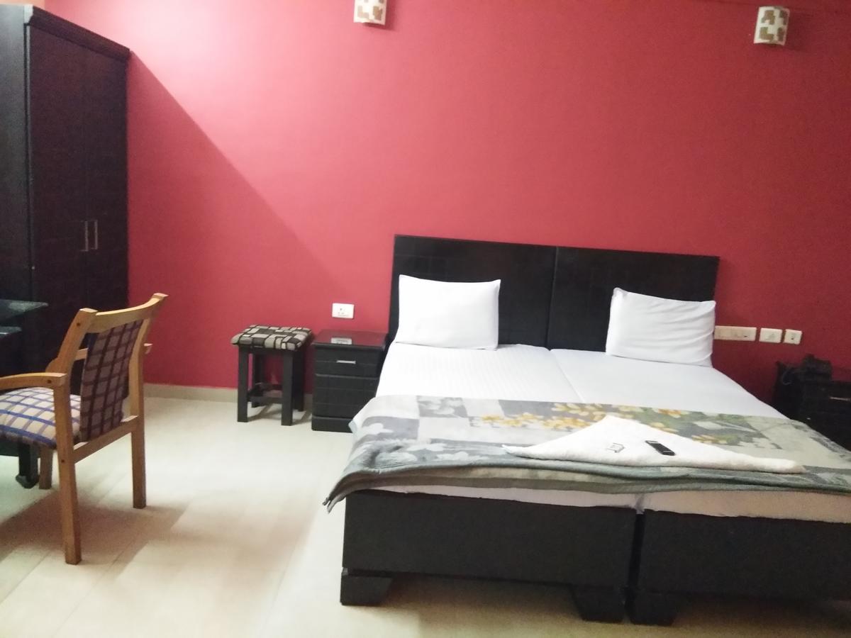 A.R.Residency Hotel Kunnamangalam Zewnętrze zdjęcie
