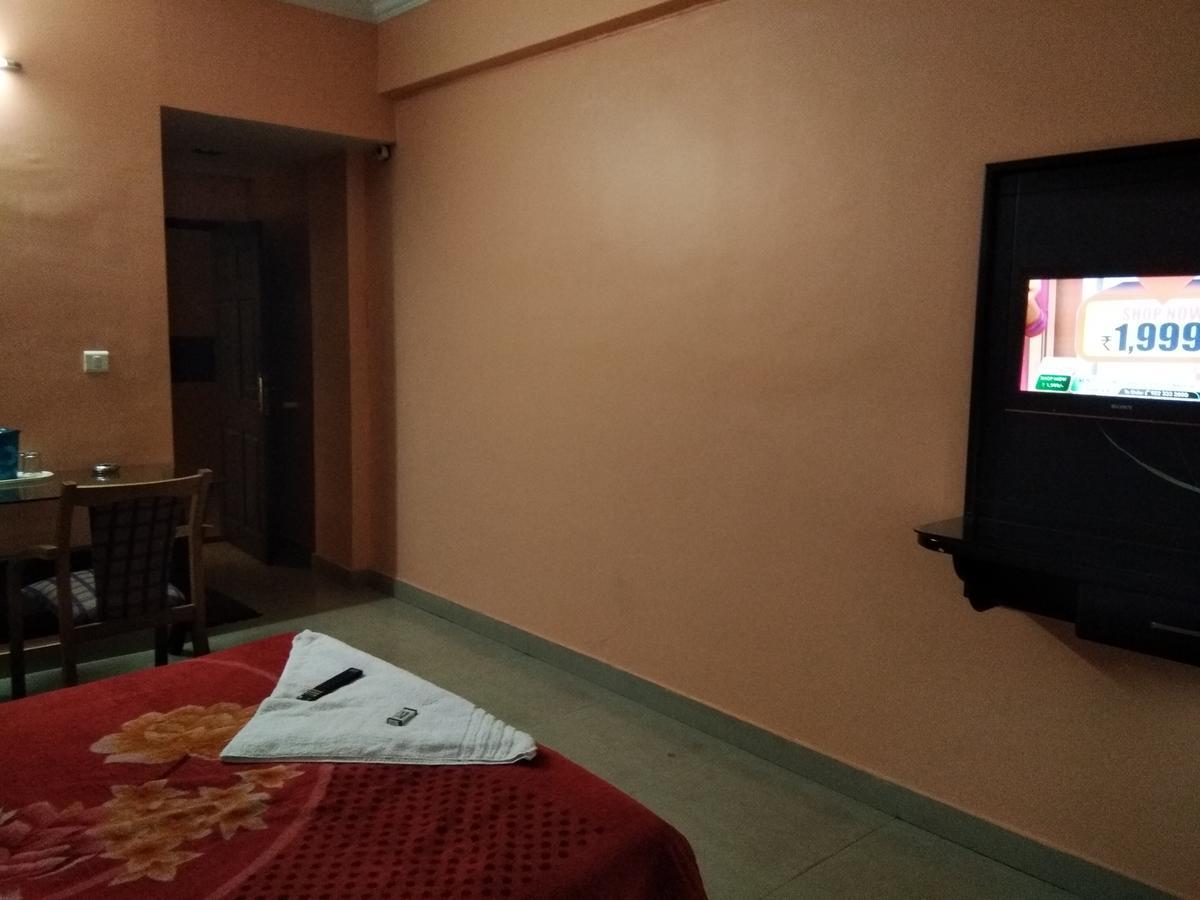 A.R.Residency Hotel Kunnamangalam Zewnętrze zdjęcie